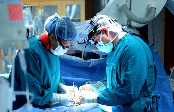 Phẫu thuật bệnh nhân Basedow